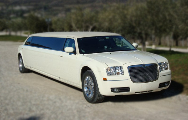 El Paso White Chrysler Limo